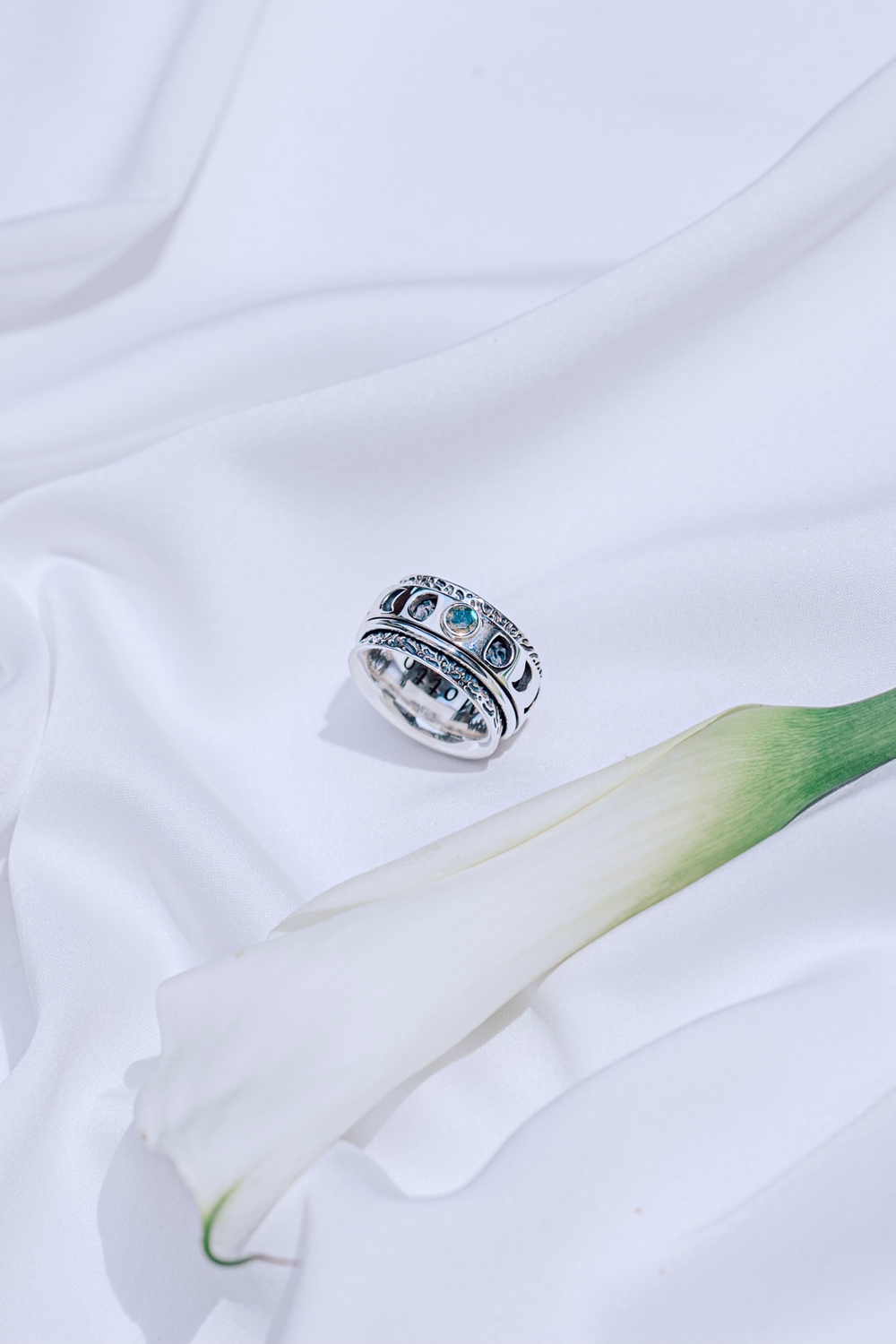 Кольцо «Полнолуние» с лунным радужным камнем и лабрадоритом