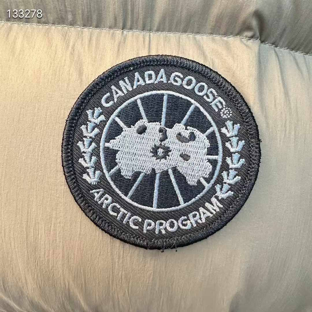 Пуховик Canada Goose