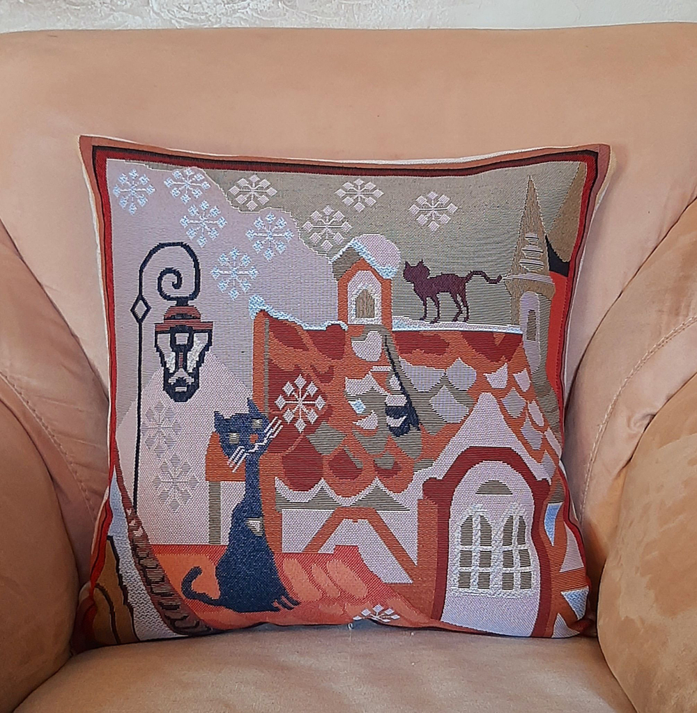 Наволочка гобеленовая декоративная для интерьерной подушки Кошачья жизнь - Зима 45х45