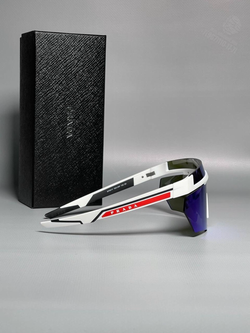 Солнечные очки Prada