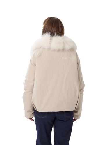 Короткая молочная парка с песцовым воротником