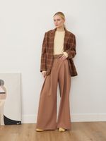 БАЗОВЫЙ РЕМЕНЬ С ТРЕУГОЛЬНОЙ ПРЯЖКОЙ ЗАМША КАПУЧИНО