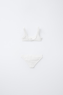 ZARA КОМПЛЕКТ БИКИНИ ИЗ РЕЛЬЕФНОЙ ТКАНИ С БУСИНАМИ, БЕЛЫЙ
