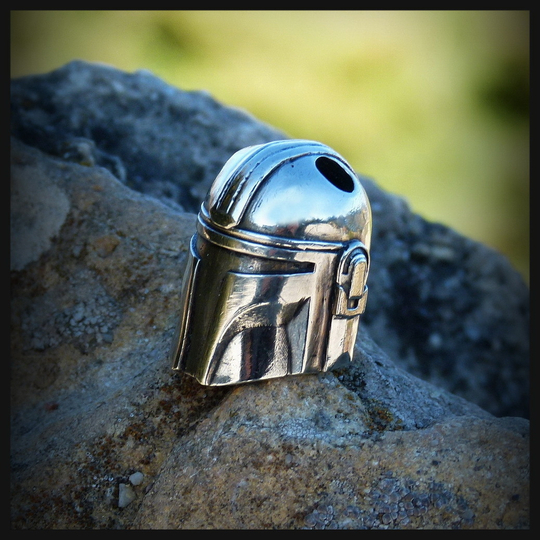 Бусина "Шлем Мандалорец" для темляков , брелков , ножей ,мельхиор