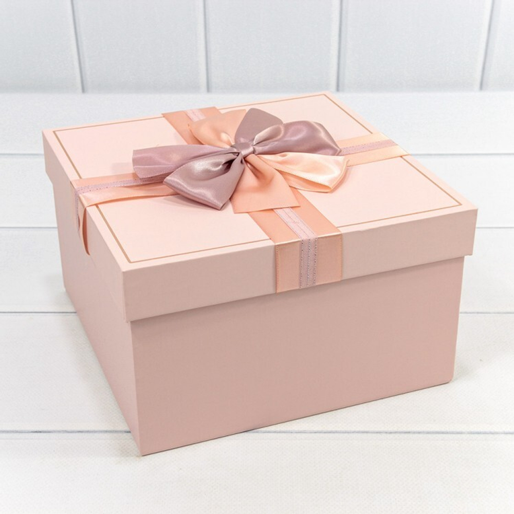 Коробка квадратная 21*21*12,3 с бантом, персиковая
