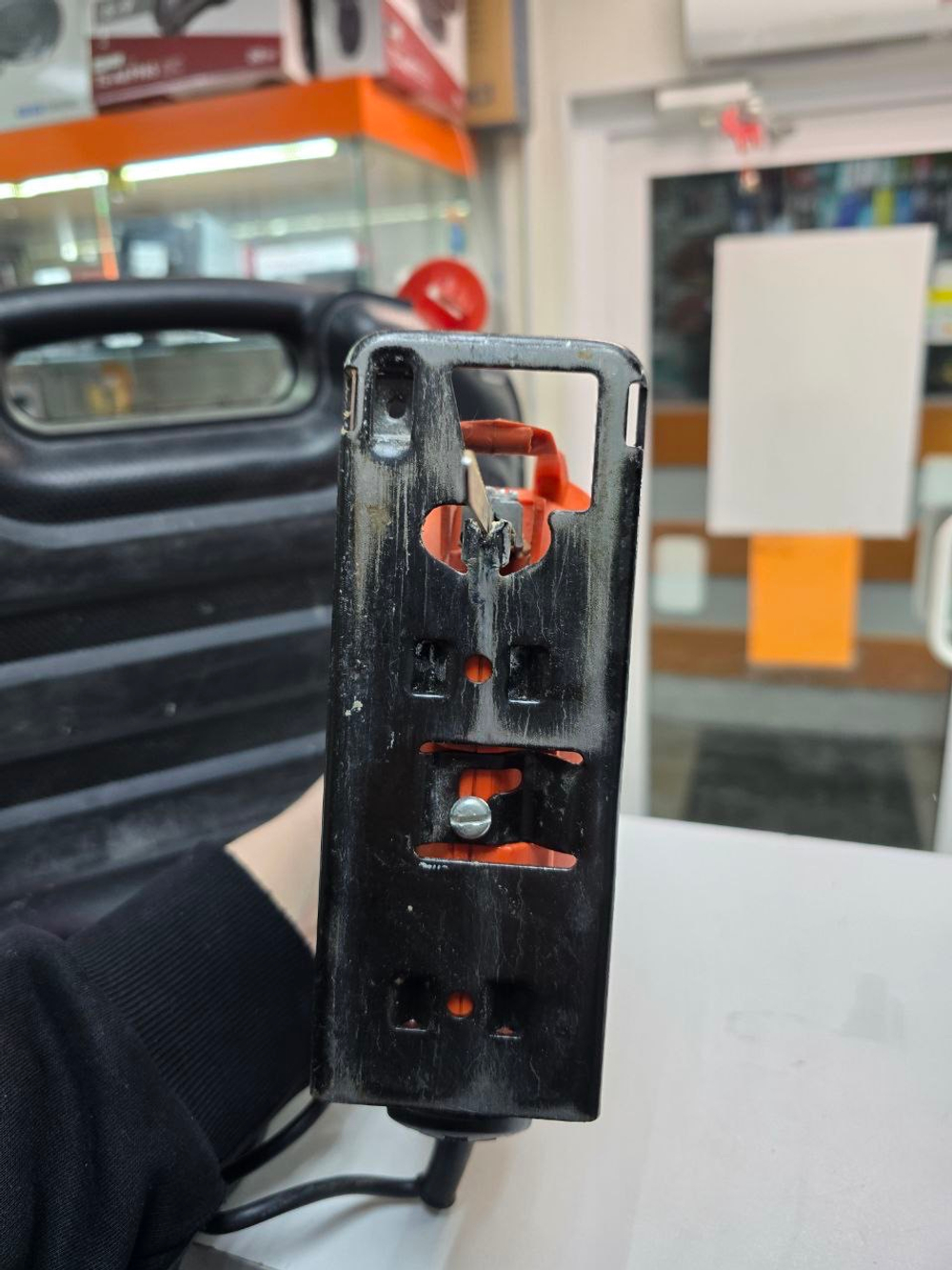 Электролобзик Black & Decker KS495