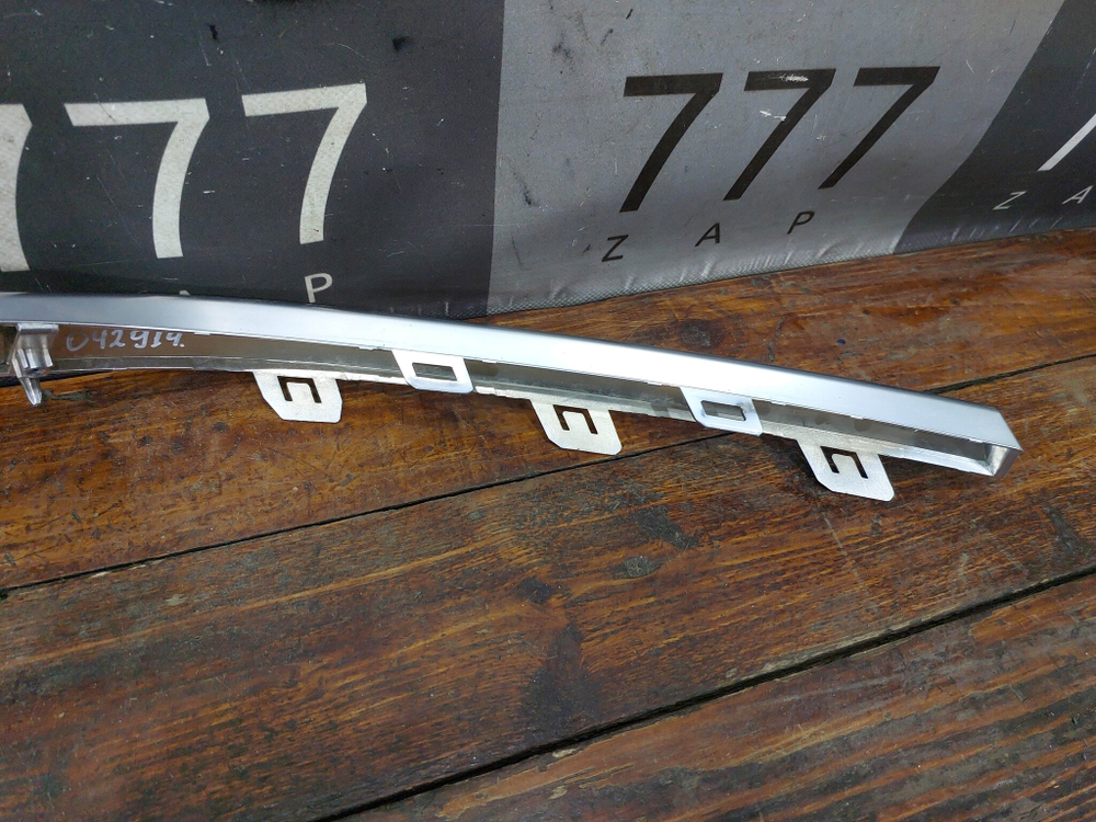 Молдинг переднего бампера правый Geely Atlas Pro 21-нв Б/У Оригинал 8891573320