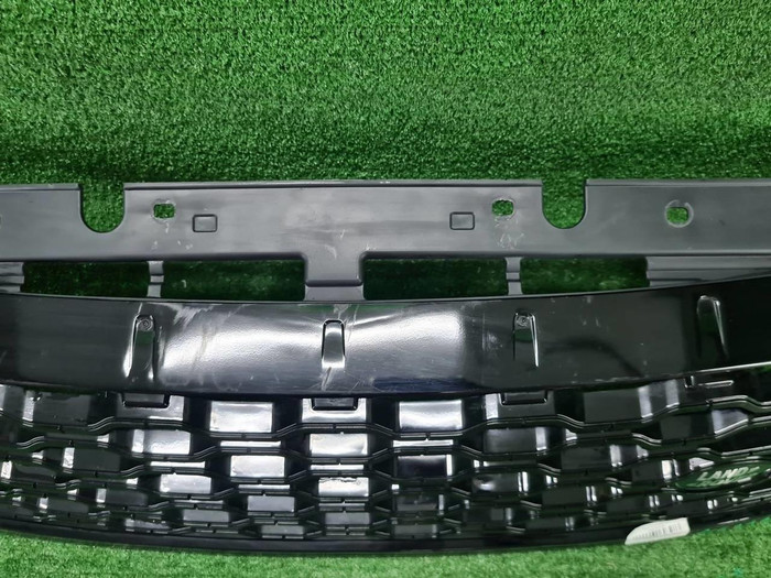 Решетка радиатора Range Rover Velar (2017-2023)