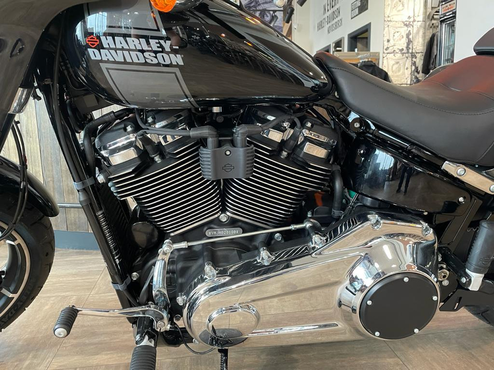 Мотоцикл Harley-Davidson Sport Glide Softail Vivid Black Deluxe