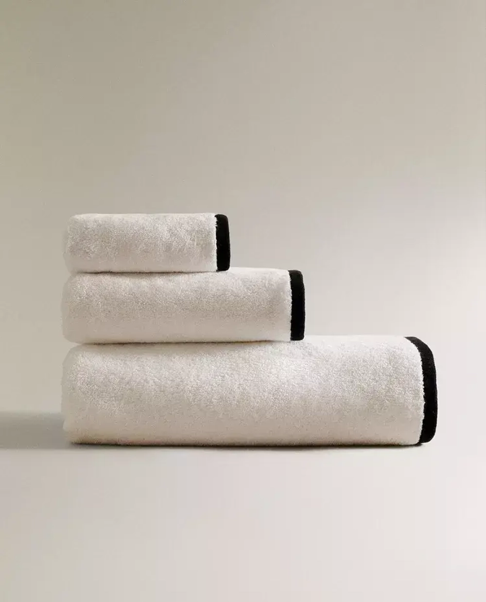 ZARA HOME БАННОЕ ПОЛОТЕНЦЕ С КОНТРАСТНОЙ КАЙМОЙ, БЕЛЫЙ