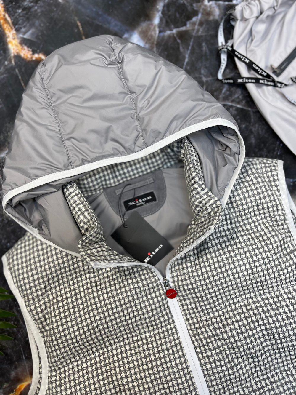 Жилет Kiton