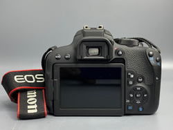 Canon 800D Kit 18-55mm IS STM 7.000 кадров