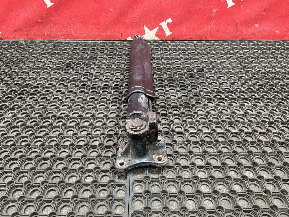 Цилиндр подъема кабины 2016г.