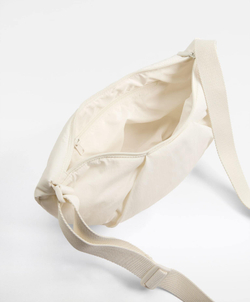 OYSHO Стеганая мини-сумка с плечевым ремнем, экрю