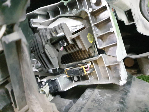 Битая Фара левая Toyota Land Cruiser Prado 150 (2017-н.в.) LED