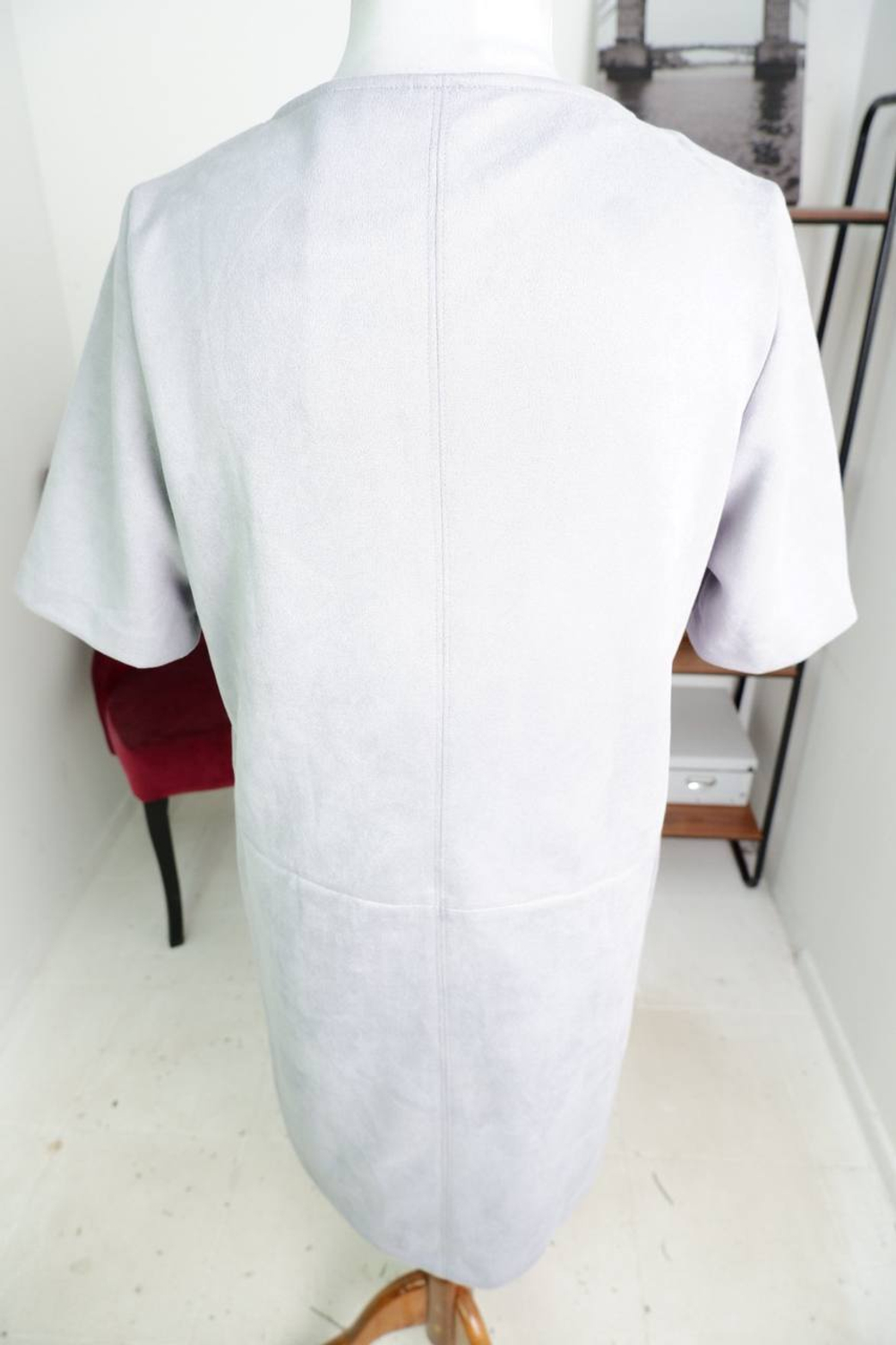 Платье Zarina лаконичное, визуально на 46 размер