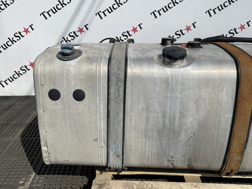 Бак топливный 760L + 100L AdBlue