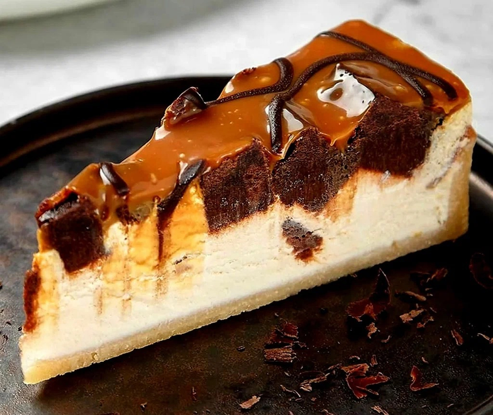 Чизкейк брауни с карамелью и шоколадом