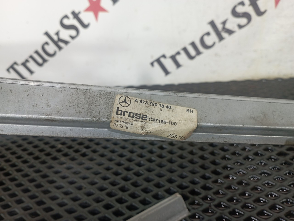 Стеклоподъемник правый 2018г.