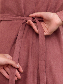 Платье с широкими манжетами