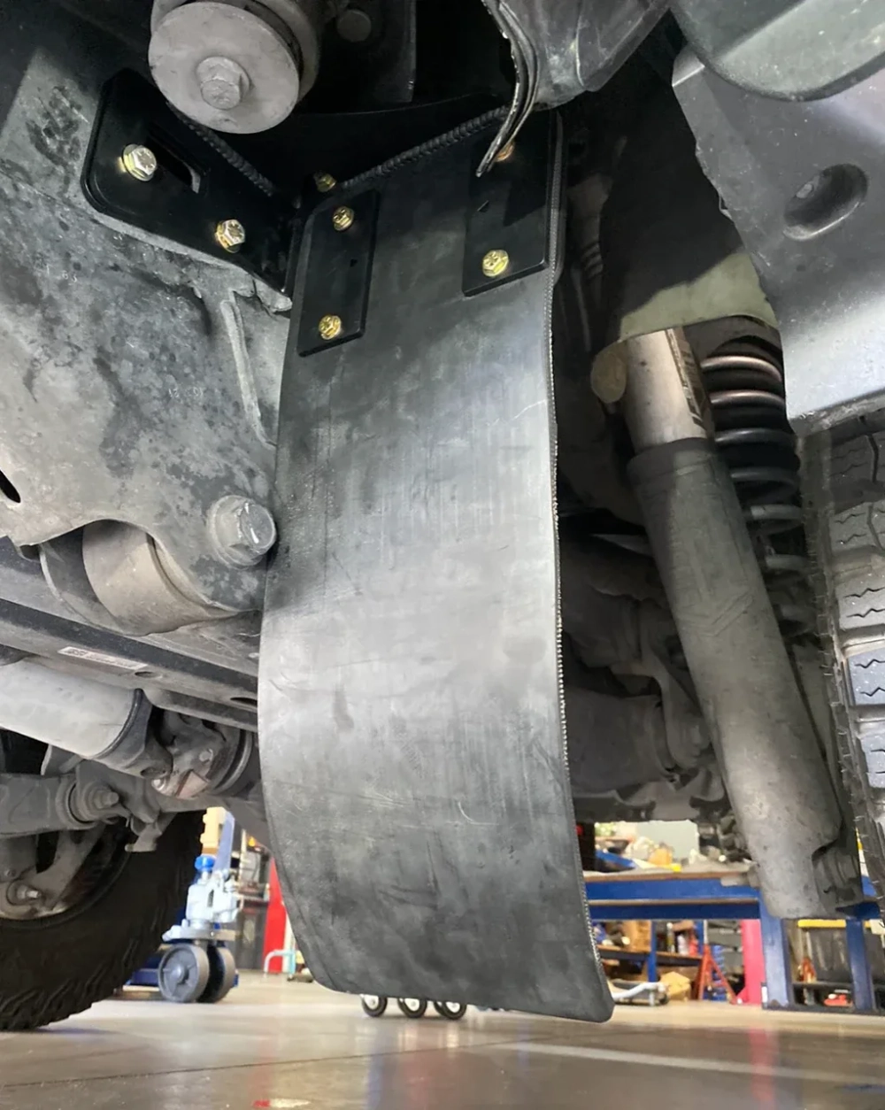 Брызговики для задних амортизаторов на раму для RAM RHO 2024+ РАМ