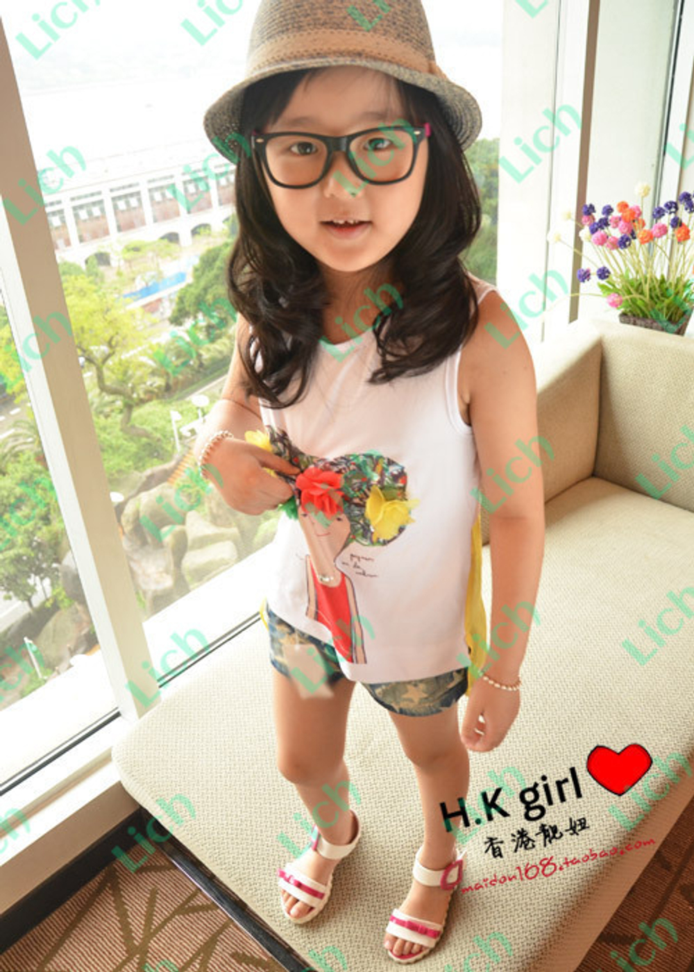 Туника с прозрачной вставкой на спине и изображением человека