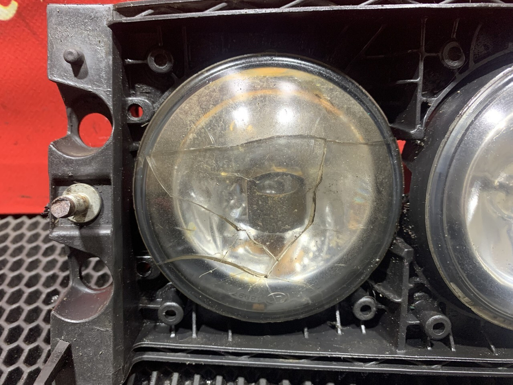 Фара противотуманная левая