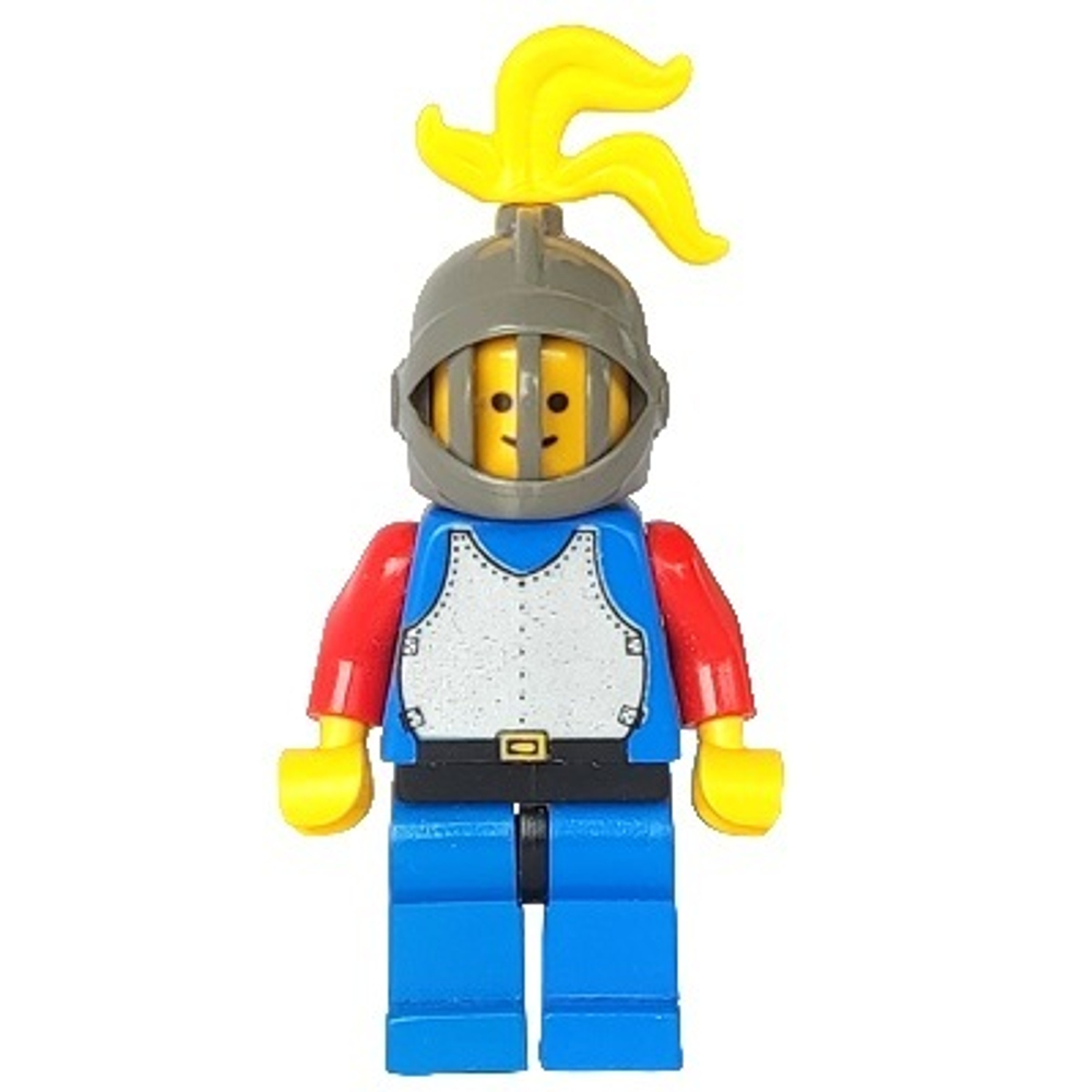 Рыцарь с нагрудником в шлеме cas180