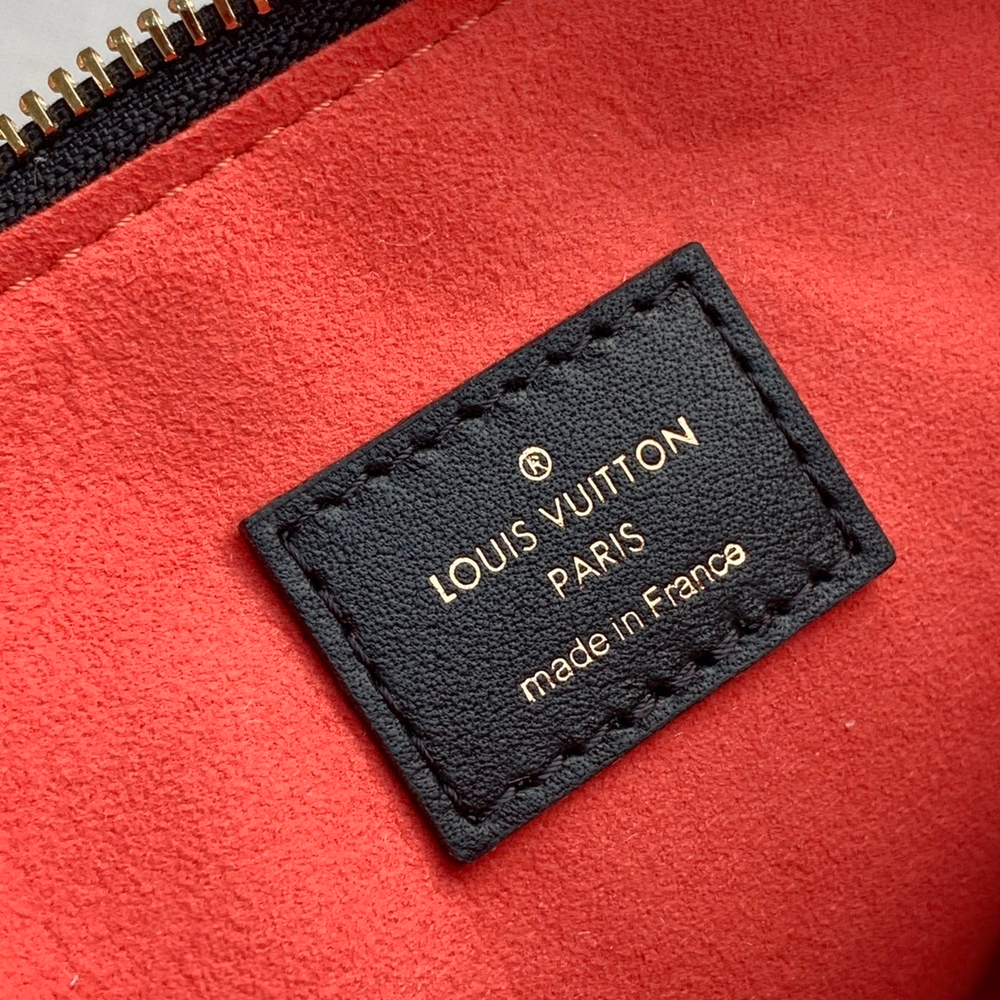 Louis Vuitton Coussin BB