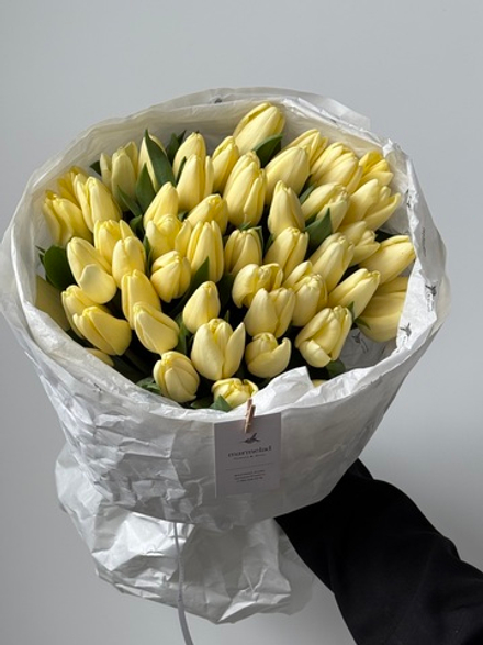 Букет из 51 лимонного тюльпана- L доступен к заказу с 3.03.2026