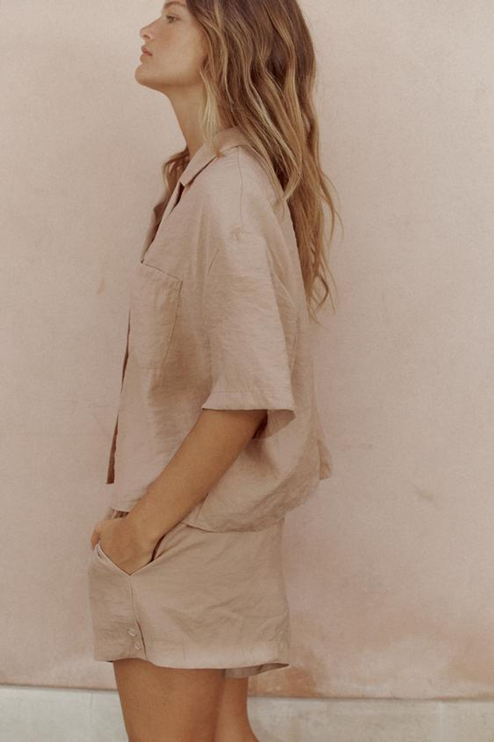 ZARA МИНИ-ШОРТЫ ИЗ СТРУЯЩЕЙСЯ ТКАНИ, КАМЕННО-СЕРЫЙ