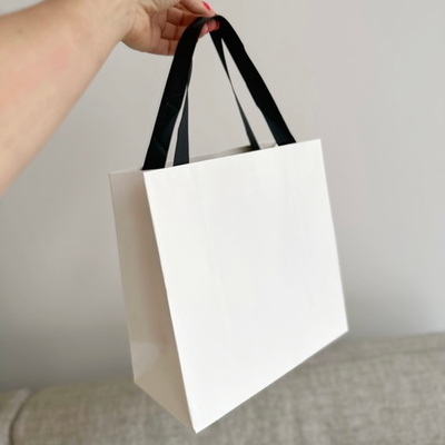 Подарочный пакет белый или черный 23х23х11см