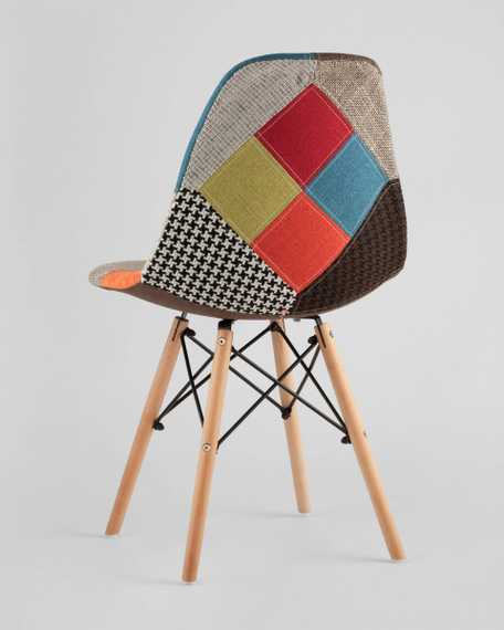 Eames DSW в тканевой обивке в стиле пэчворк, сиденье платиковое, ножки деревянные