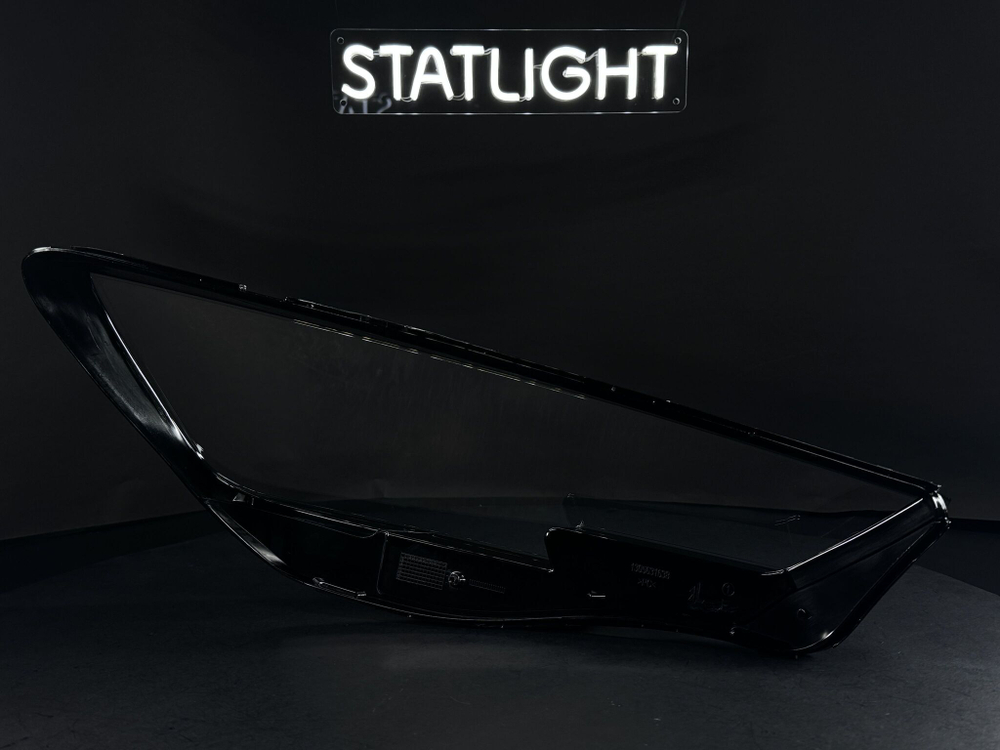 Левое стекло фары AUDI A4 B9 2015-2020