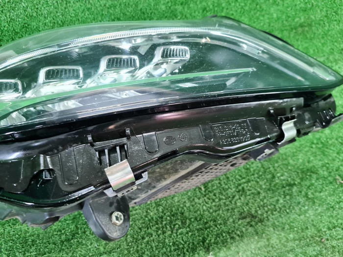 Фара правая Mercedes C w205 (2018-2023) LED