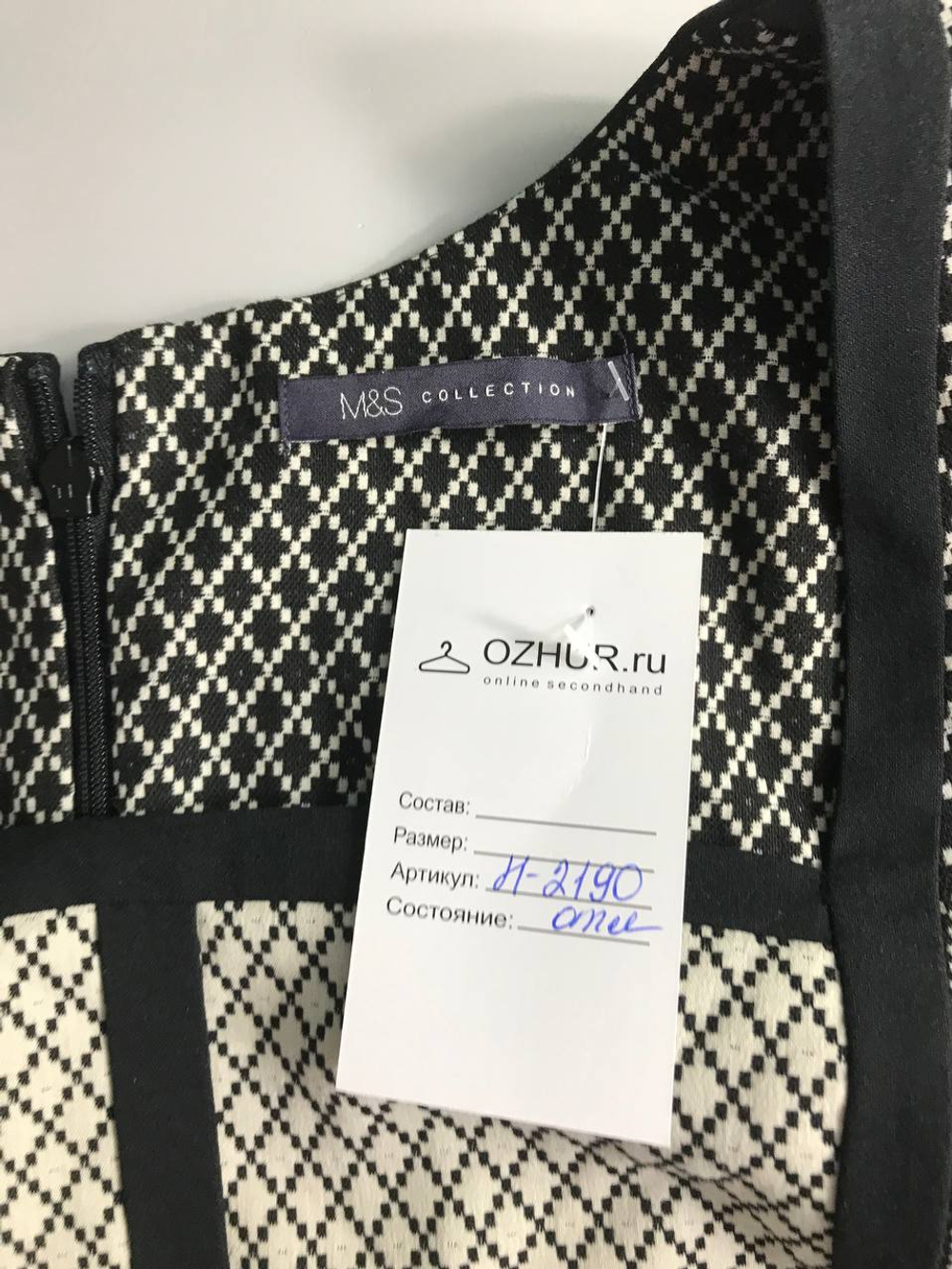 Платье Marks&Spencer обтягивающего кроя, маркировка 16, визуально на 50 размер