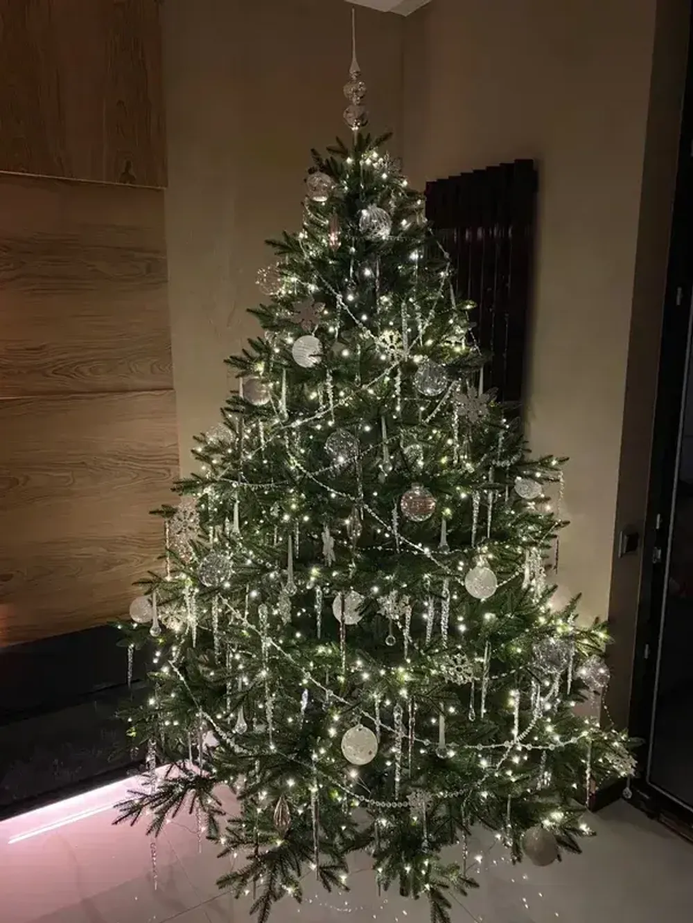 Елка с гирляндой встроенной «Престиж» (Литая хвоя) 120 см / 1,2 м