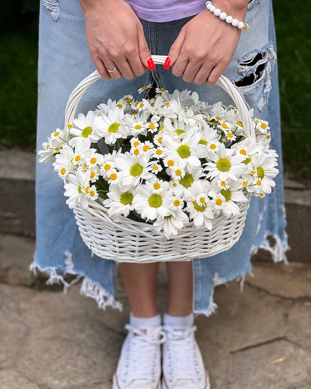 Композиция в корзине «Chamomile for mood»