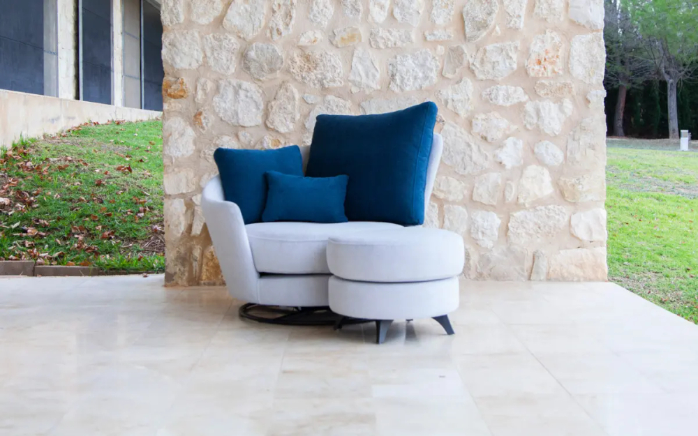 Кресло Roxane поворотное с пуфом на металлических ножках R2G+P