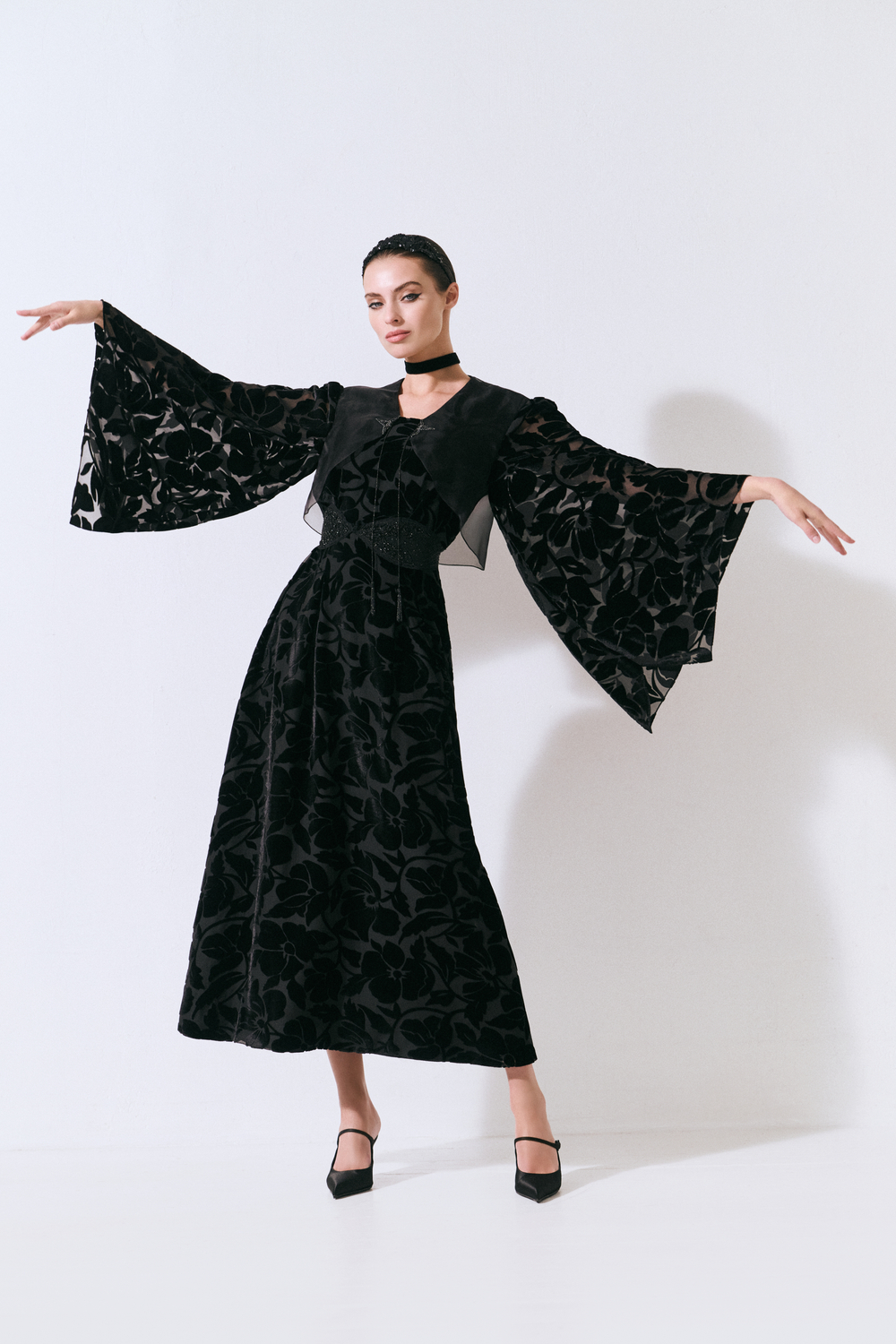 Платье из шелкового панбархата с авторской вышивкой