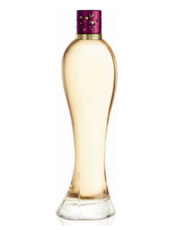 Juliana Paes Essence