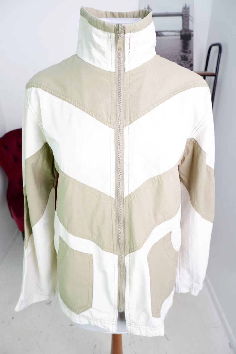 Куртка для прохладной погоды, маркировка 40, визуально на 46 размер