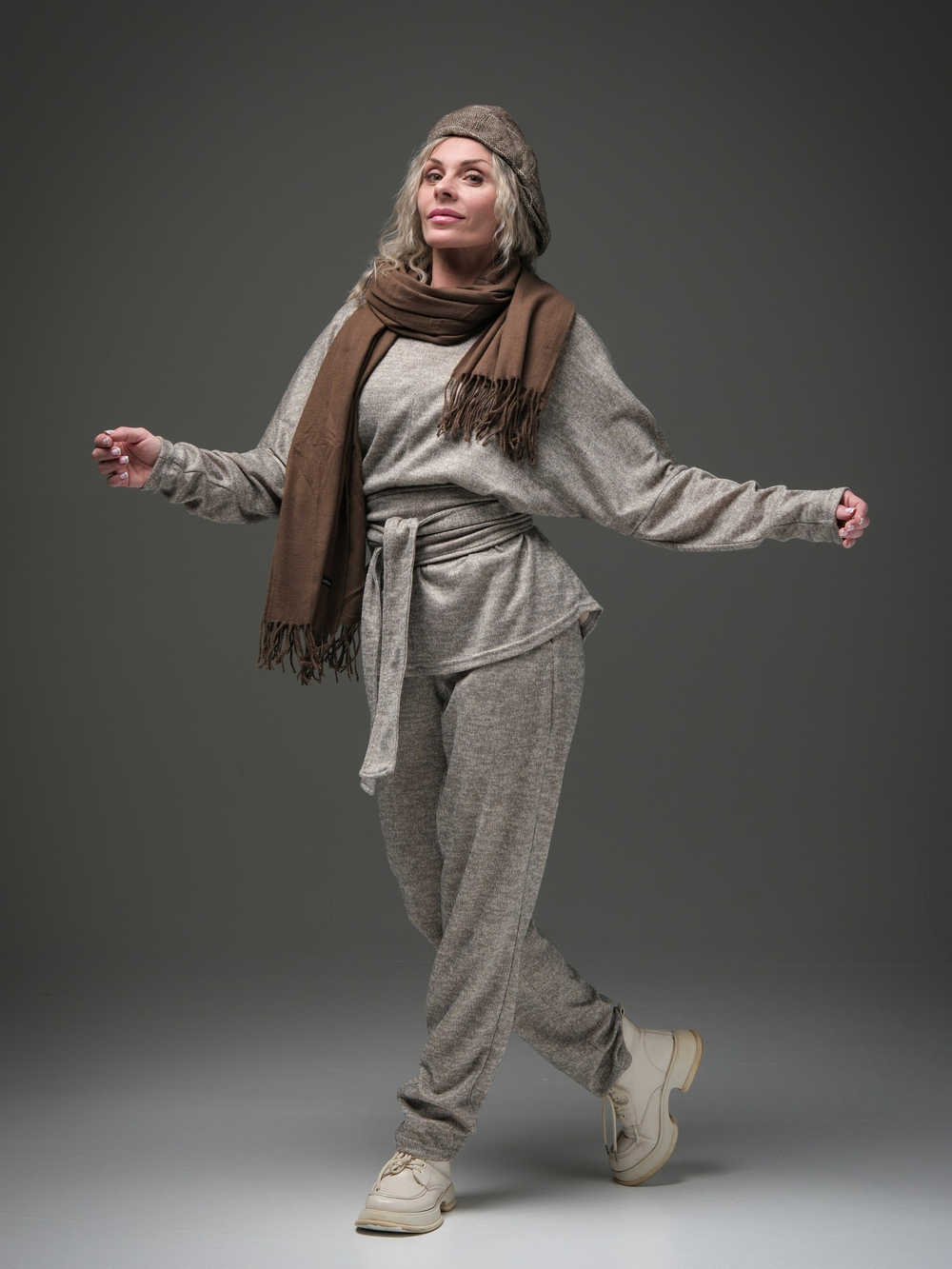 Костюм /лонгслив +штаны 👖 /не знаем какой цвет