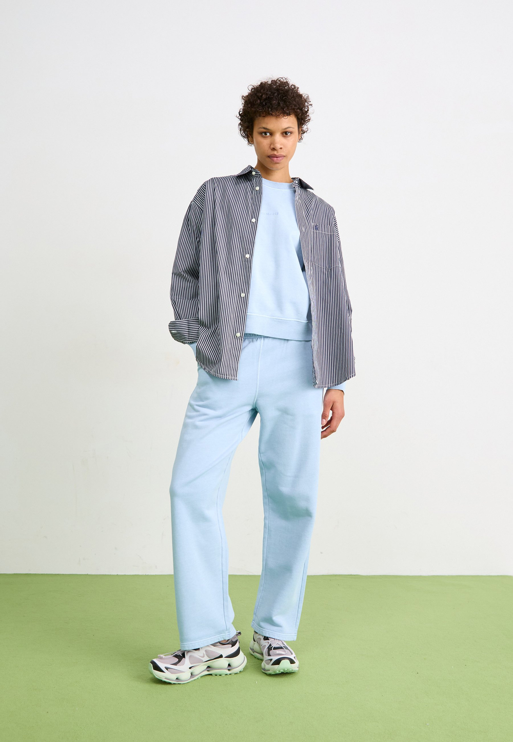 Carhartt WIP BENTON - Тренировочные брюки - Голубой