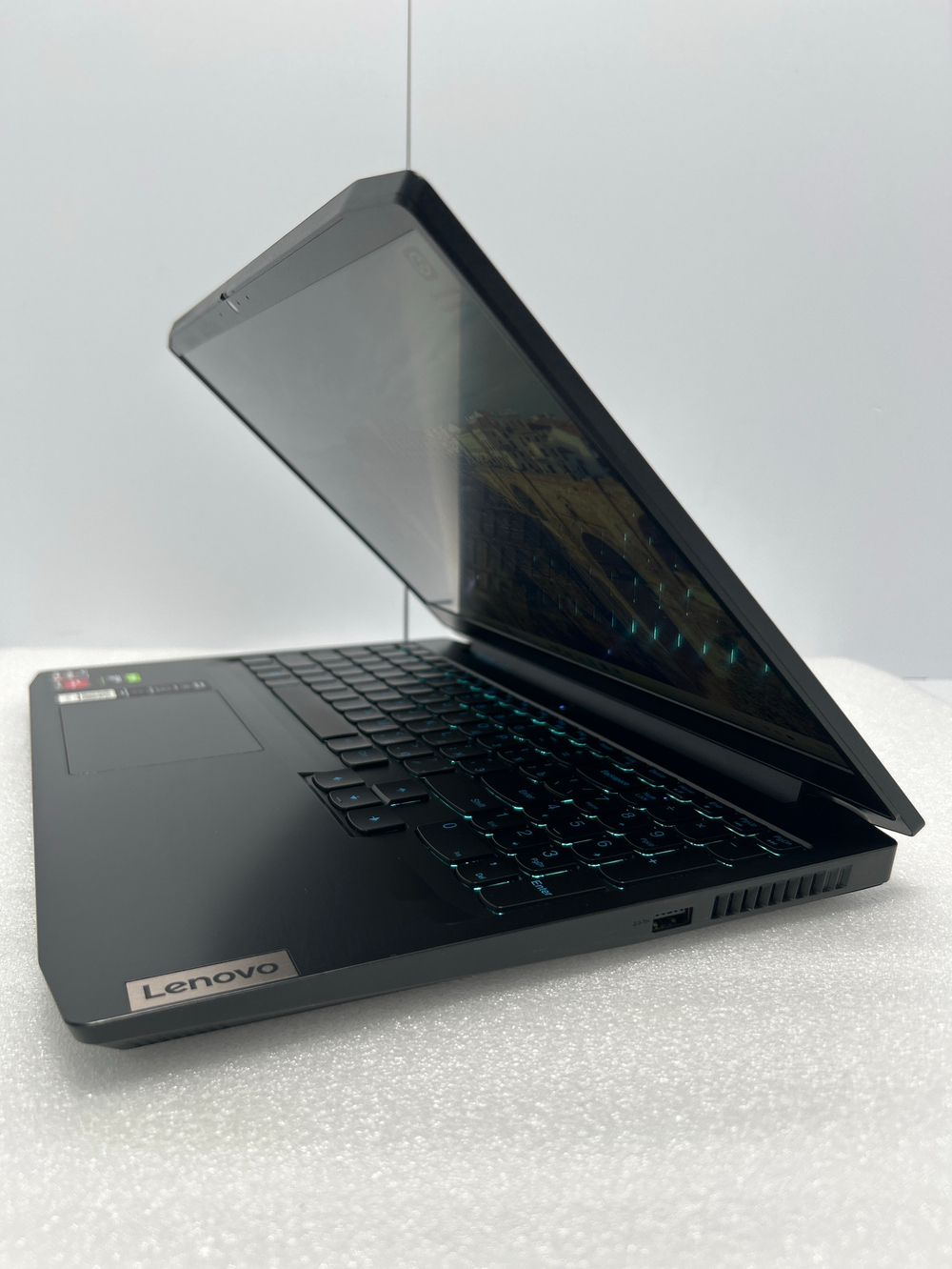 Ноутбук игровой Lenovo ideapad Gaming 3 15ARH05 15.6"/AMD Ryzen 5 4600H/RAM 8GB DDR4/256GB SSD/NVIDIA GeForce GTX 1650 4GB/1920х1080/IPS 120Hz/DOS/Подсветка кл-ры: LED/Цвет черный. Состояние: B1