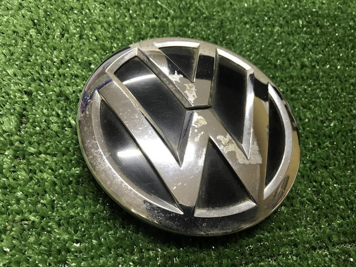 Эмблема решетки радиатора VW Polo sedan 5 (15-20)