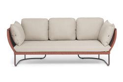 "Фиджи" диван 3-местный плетеный из роупа, каркас алюминий коричневый (RAL8016) муар, роуп красный (8372) круглый tex, ткань Mossle бежевая