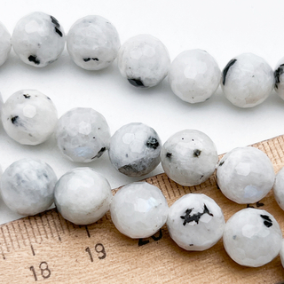 Лунный камень граненый с включениями бусины, диаметр около 10 мм, цена за 9 шт (1/4 нити)