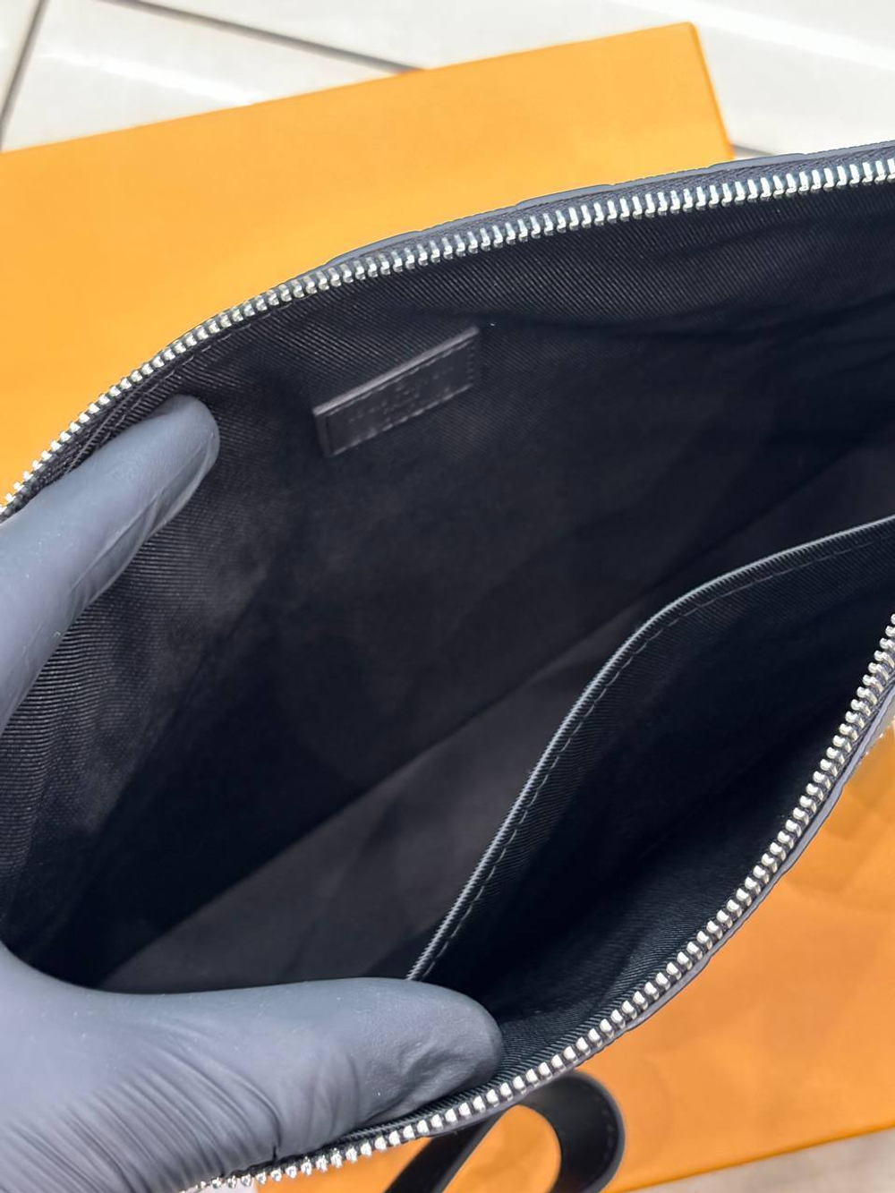 Клатч Louis Vuitton