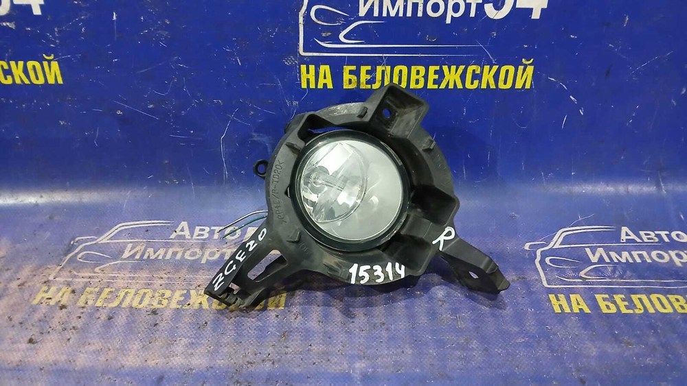 Туманка правая TOYOTA WISH 2009-2012